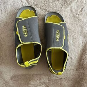 Keen Knotch River Open-Toe water Sandals size 7 kids
